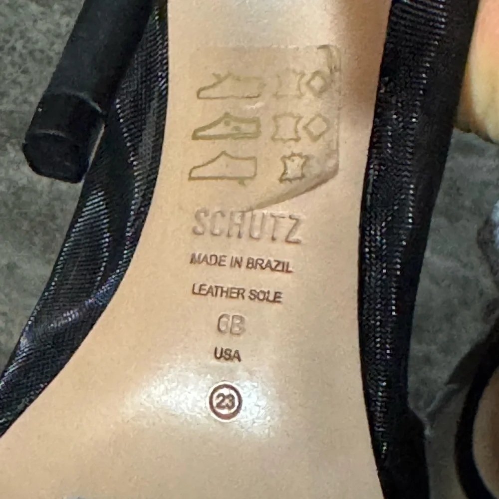 SCHUTZ Myrine Nubuck Pump In Black. Size 6B - Picture 4 of 8